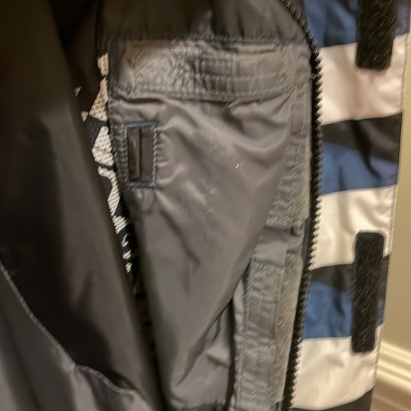 Burton Snowboarding Jacket - Picture 7 of 9